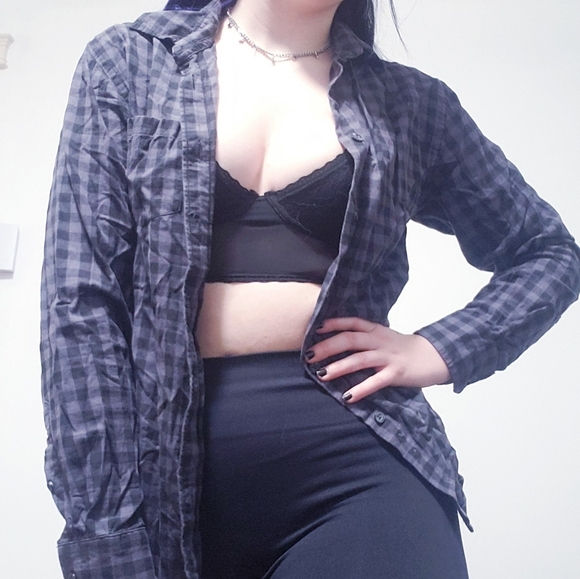 🛍FREEW/PURCHASE🛍 Logan Hill Grey & Black Plaid Button Up Flannel - Picture 2 of 9